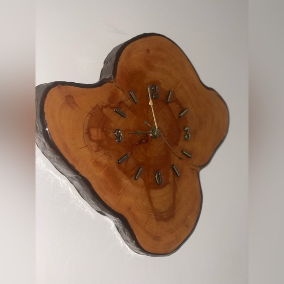 Vintage Wood Clock Live Edge High Gloss - Picture 2 of 4
